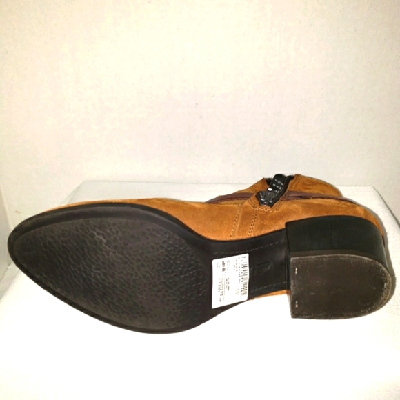 Clarks Narative Brown Suede Bootie 8 M Side Zipper Adjustable Ankle Strap. - Picture 8 of 10
